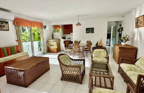 Pereybere Apartamento | Encantador apartamento con piscina junto a fantásticas playas, restaurantes y tiendas.