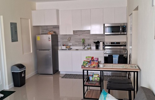 Portmore Apartamento | Delightful, brand new, Bayfront apartment in sunny Portmore