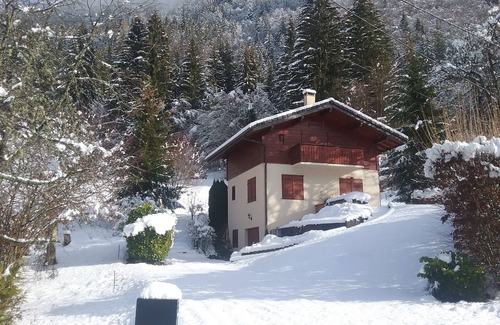Le Biot Chalet De Esquí | Encantador chalet, ubicación del pueblo, jardín, estacionamiento, vistas y WiFi