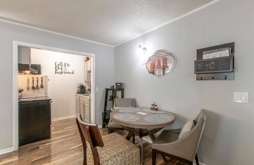 Melrose Apartamento | Delightful Charmer - Pool Access