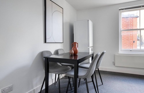 Barbican Apartamento | Delightful City of London 2BR w/ Balcony, nr Tube Station, by Blueground