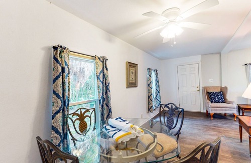 Port St. Joe Cabaña | Delightful coastal escape with fast WiFi, full kitchen & beach nearby - dogs OK
