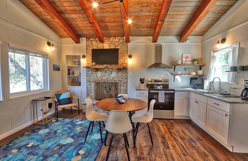 Canyon Lake Cabaña | Delightful Cottage for 4 Guests in Canyon Lake!