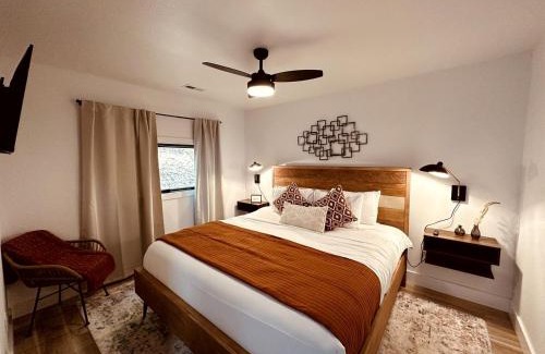 Gatlinburg - Pigeon Forge Casa | Delightful Cottage Ideal for Small Groups in Sevierville, Tennessee