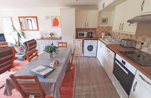 Bridport Cabaña | Encantadora casa de campo. Vistas impresionantes. A pocos minutos a pie de la playa de Seatown.