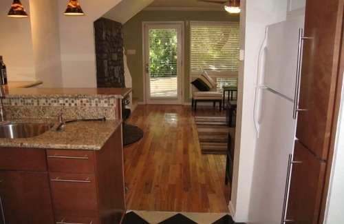 Clarksville Condominio | Encantador condominio en el centro de West 6th Street: camine hacia todo