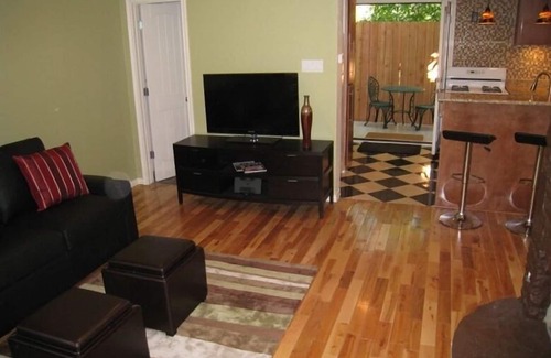 Clarksville Condominio | Encantador condominio en el centro de West 6th Street: camine hacia todo