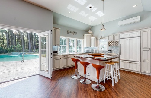 Sagamore Casa | Delightful escape with private pool, horseshoe pit, home gym, fast WiFi & grill