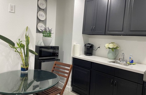 San Bernardino Apartamento | Delightful hidden gem Attached back. House apartment in San Bernardino