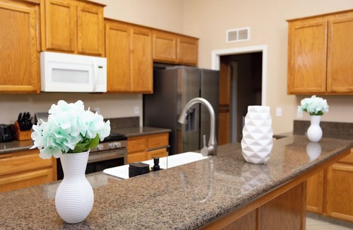 Southern Oaks Casa | Delightful home 5 Bedrooms , 2 Bath and 2 living rooms