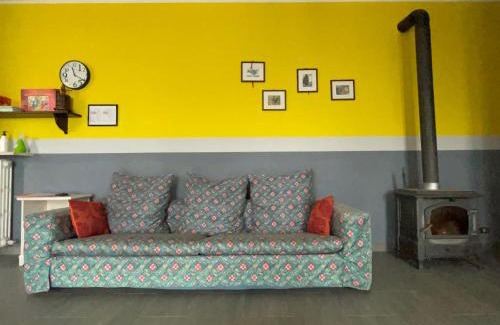 Castana Apartamento | Delightful Home-Lovely Hill View