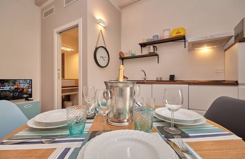 Desenzano del Garda City Centre Apartamento | Delightful apartment in the historic center of Desenzano for 4 people.