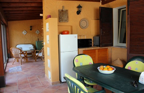 Santa Margherita di Pula Apartamento | Pequeña casa de 200 metros de la playa