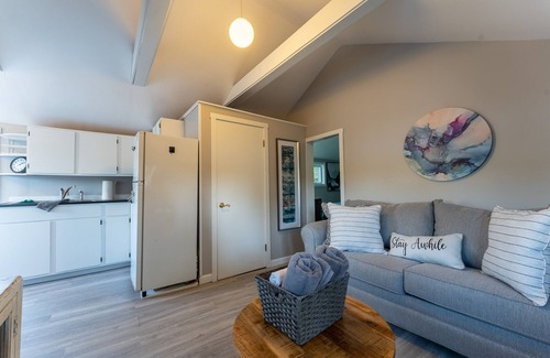 Alton Bay Cabina | Delightful Lake View Cabin in Alton Bay Now featuring Lake Access, AC/ TV/ WiFi
