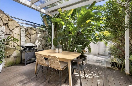 Balmain Casa | Delightful, Large Balmain Cottage close to Sydney CBD & Biennale of Sydney