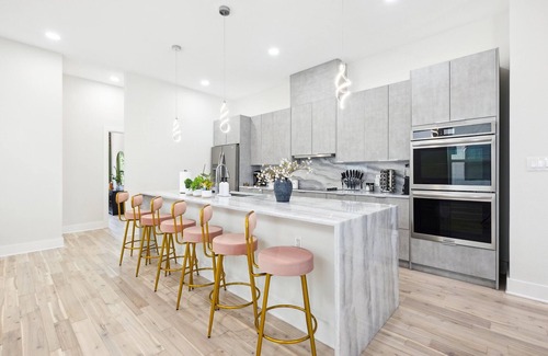 West Dallas Casa | Delightful Left 8-bedroom house with Game room in vibrant Dallas
