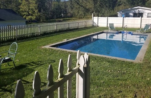 Jeffersonville Cabaña | Pool House In Jeffersonville