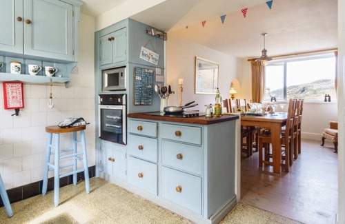 Tan-y-groes Casa | Delightful property some 200 yards from the beach at Llangrannog situated on the hillside