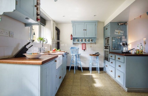 Tan-y-groes Casa | Delightful property some 200 yards from the beach at Llangrannog situated on the hillside