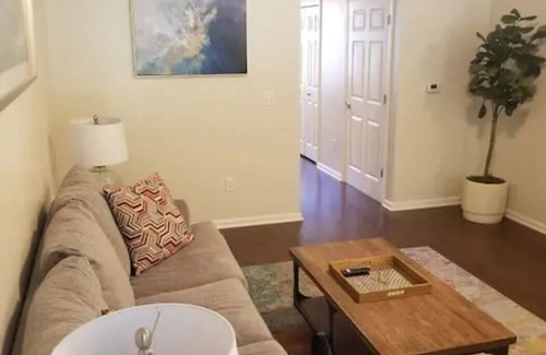Mann Casa | Delightful Townhouse in Trendy Quiet Neighborhood