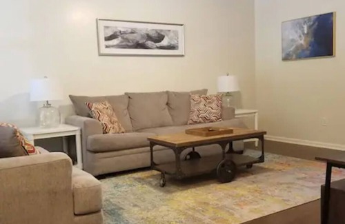 Mann Casa | Delightful Townhouse in Trendy Quiet Neighborhood