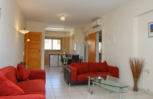 Universal Apartamento | Encantador dos dormitorios y dos baños apartamento con gran piscina