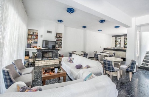 Kamena Vourla Hotel | DELLIS