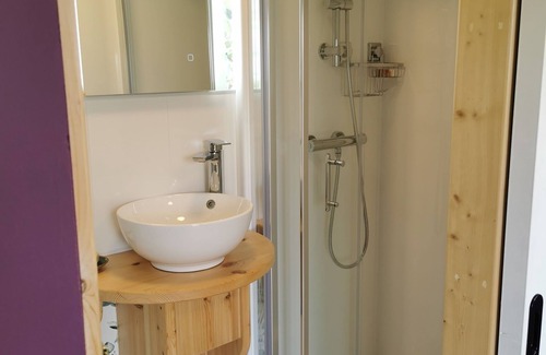 Borris Cabina | Delux romantic glamping cabin with superking bed