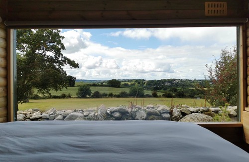 Borris Cabina | Delux romantic glamping cabin with superking bed