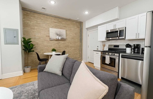 Andersonville Apartamento | Deluxe 1BR Near Shops & Cafés