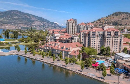 Kelowna Central Business District Condominio | Deluxe 2 Bedroom Suite @ Delta Grand Okanagan, on Lake Okanagan
