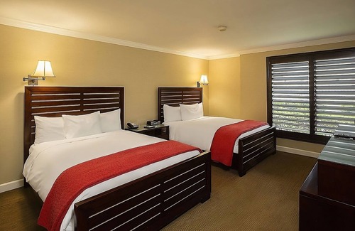Cupertino Hotel | Deluxe 2 Queens at Cupertino Hotel, Onsite Pool, Free Breakfast and Parking