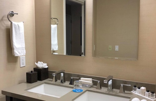 Cupertino Hotel | Deluxe 2 Queens at Cupertino Hotel, Onsite Pool, Free Breakfast and Parking