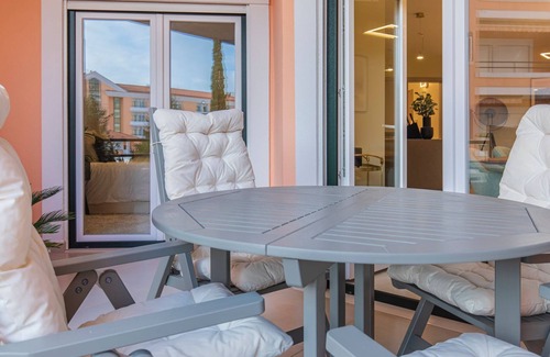 Carcavelos Apartamento | Deluxe 2BDR Apartment in Carcavelos by LovelyStay