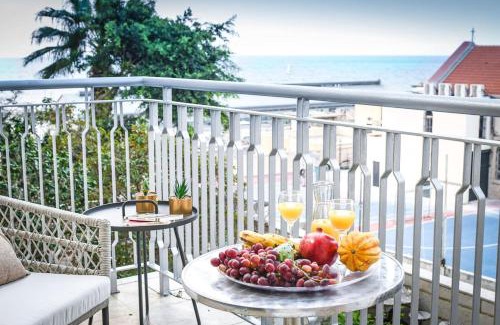 Jaffa Apartamento | Deluxe 2BR Apt w Pool in Historical Jaffa with Shelter by Sea N' Rent