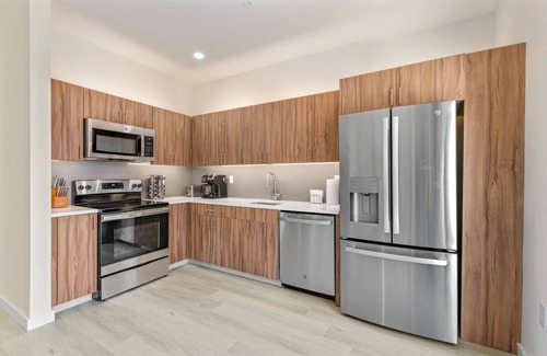 Newark Apartamento | Deluxe 2BR ! Free Parking ! 30 min to NYC !