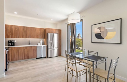 Newark Apartamento | Deluxe 2BR ! Free Parking ! 30 min to NYC !