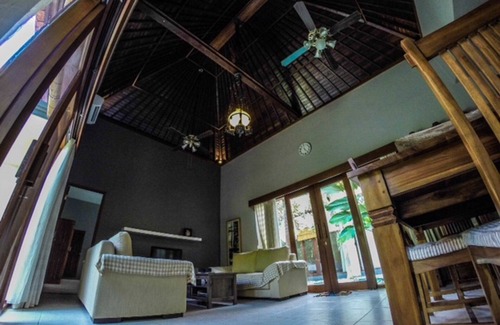 Sanur Kauh Villa | Villa Deluxe de 3 dormitorios con piscina en Sanur ~ Servicio de limpieza diario incluido ~