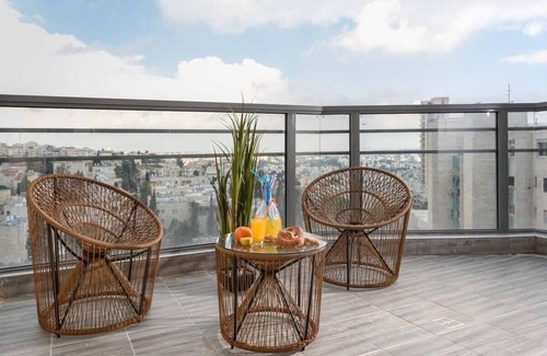 Jerusalem Condominio | Deluxe 3 bedrooms flat in residential area