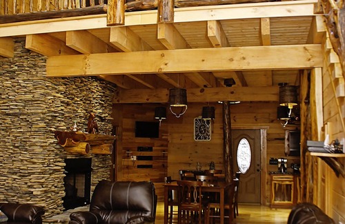 Henlawson Cabina | Deluxe 4 Bedroom 4-1/2 Bath Log Cabin With Theater Room