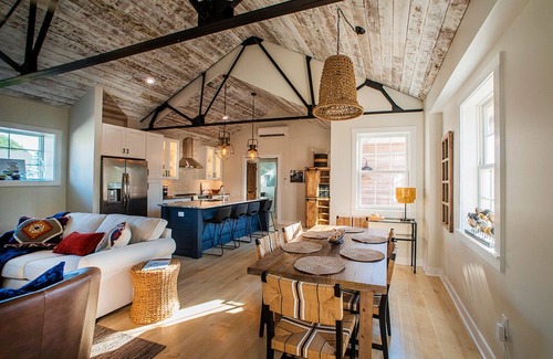 Historic District Apartamento | Deluxe Adjoining Suite & Studio in Lewes