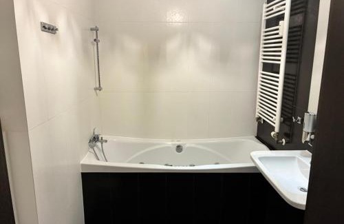 Warsaw Apartamento | Deluxe Apartament na wyłączność z darmowym parkingiem w garażu fv