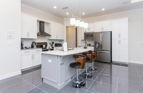Kissimmee Casa | Deluxe Apartment at Storey Lake only 10 minutes from Disney SL4751-402