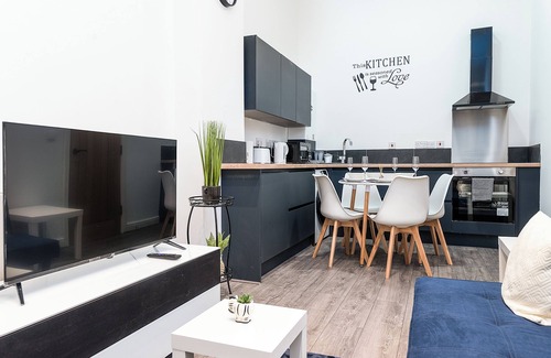 Nottingham City Centre Apartamento | Deluxe Apartment In City Centre W/Outdoor dining and games area.