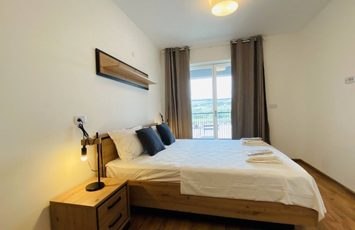 Floresti Apartamento | Deluxe Apartment with balcony and private parking in Colvmna Residence