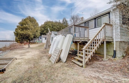 South Bruce Peninsula Cabina | Deluxe Beachfront Villa 3 Bedroom, sleeps 10