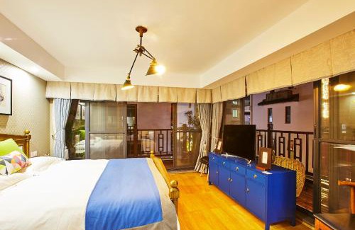 Xihu Casa | Deluxe Double Balcony King Room Bathtub