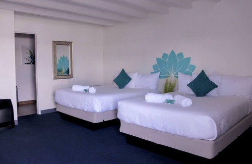 Las Vegas Strip Hotel | DELUXE DOUBLE BED 2 QUEEN BEDS - SLEEPS 4 - NON-SMOKING