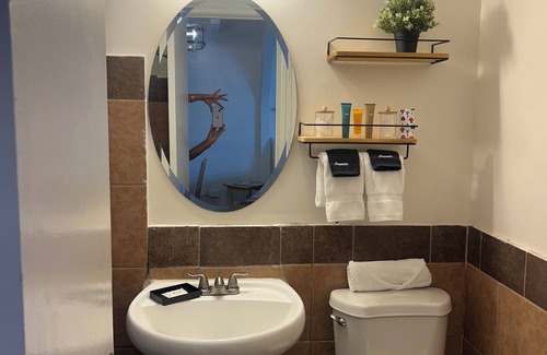 Las Vegas Strip Hotel | DELUXE DOUBLE BED KING AND QUEEN - SLEEPS 4 - NON-SMOKING