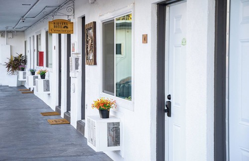Las Vegas Strip Hotel | DELUXE DOUBLE BED KING AND QUEEN - SLEEPS 4 - NON-SMOKING